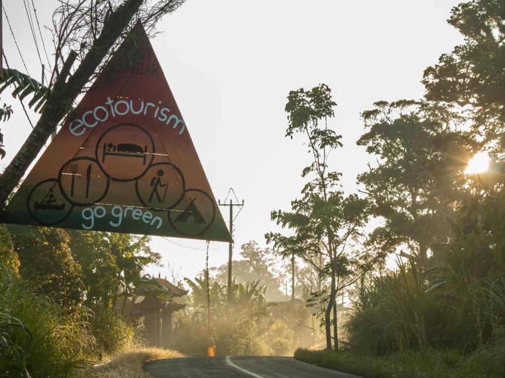 ホテル Bukit Kembar Ecotourism Gitgit エクステリア 写真